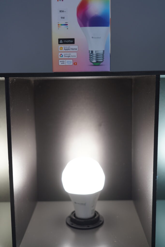 white light from RGB bulbs